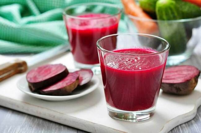 Beetroot smoothie for lunch in a diet for weight loss