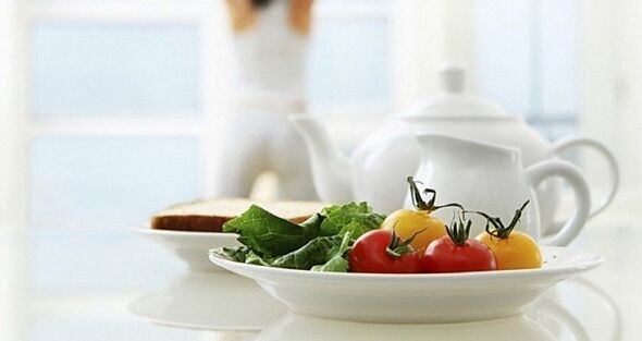 Tomatoes with greens on the Dukan diet