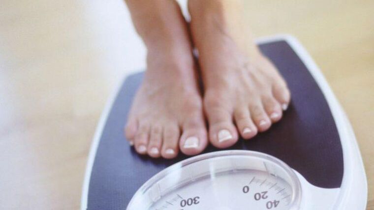 It is normally considered to lose 1-2 kg per month. 