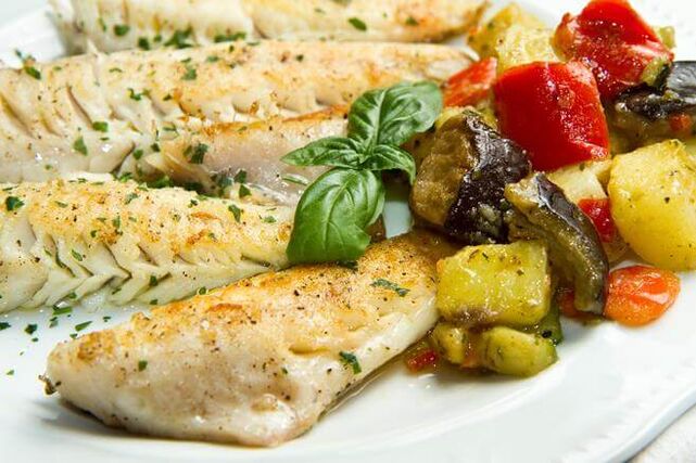 The weekly low-carb menu includes eggplant and tomato baked cod. 